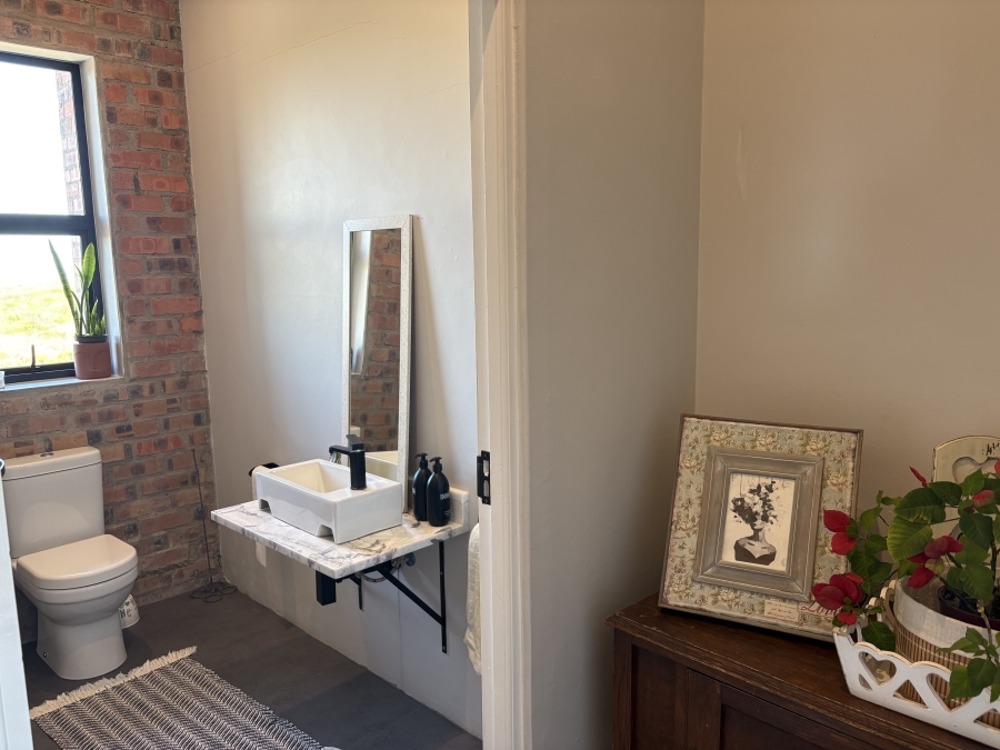 5 Bedroom Property for Sale in Pearl Bay Western Cape